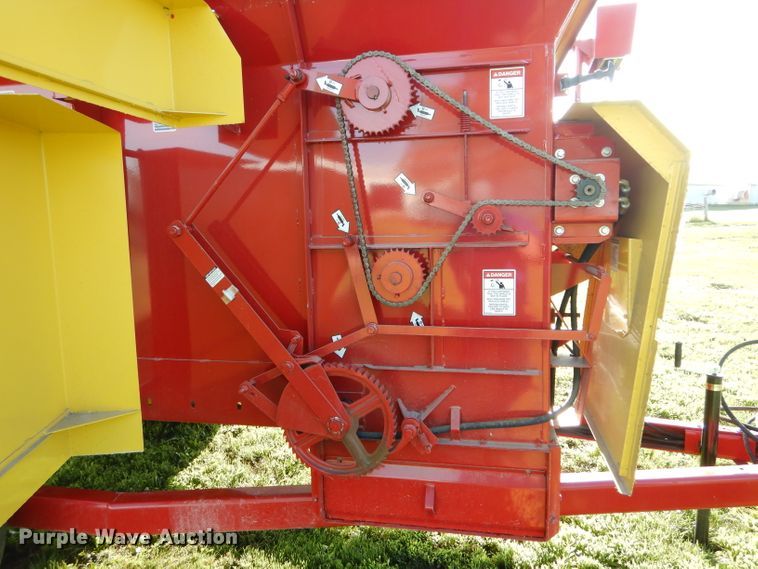 image for item DH6108 Schuler HF255 feed wagon