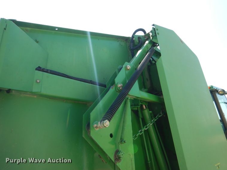 image for item DH6112 2009 John Deere 568 Mega Wide Plus round baler