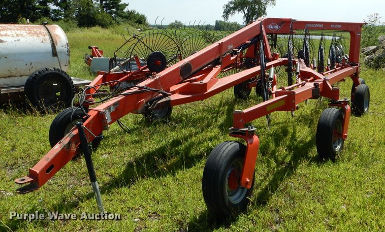 image for item DH6115 Kuhn SR600 Speedrake hay rake