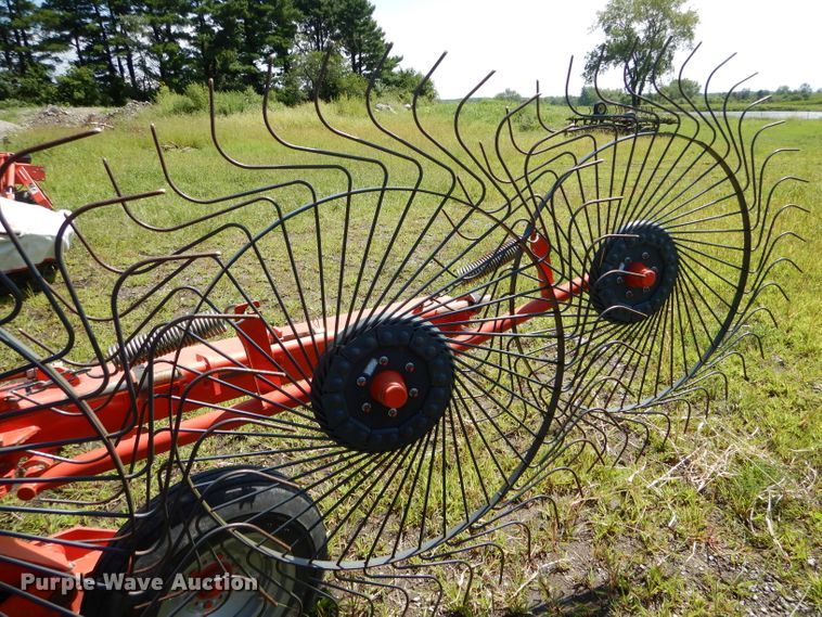 image for item DH6115 Kuhn SR600 Speedrake hay rake