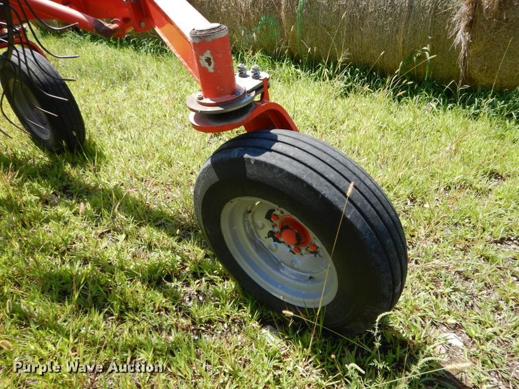 image for item DH6115 Kuhn SR600 Speedrake hay rake
