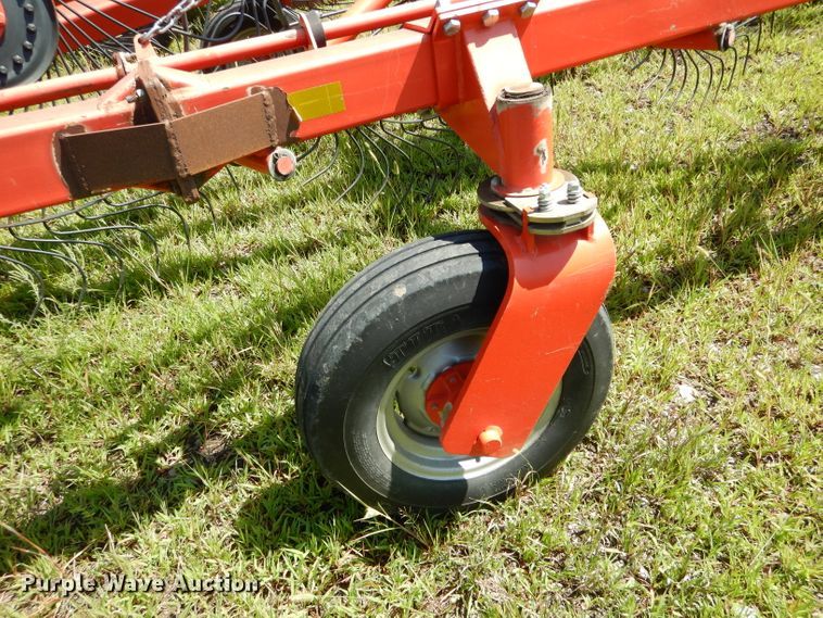image for item DH6115 Kuhn SR600 Speedrake hay rake