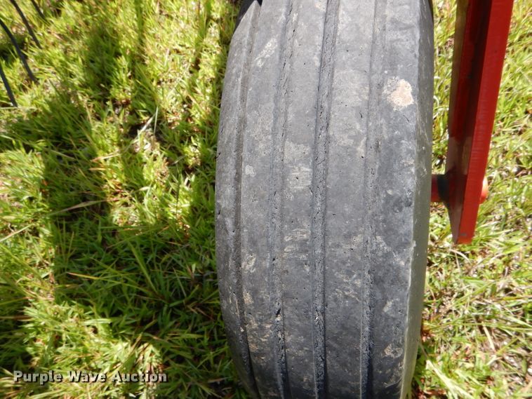 image for item DH6115 Kuhn SR600 Speedrake hay rake