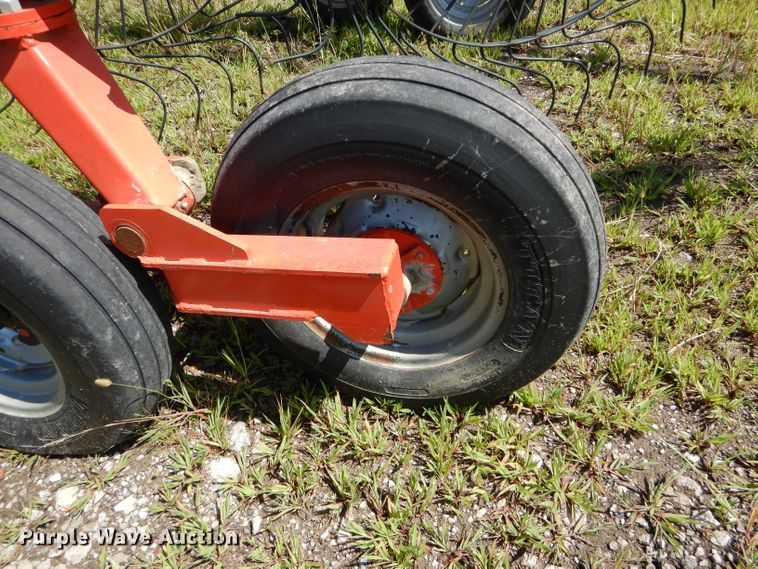 image for item DH6115 Kuhn SR600 Speedrake hay rake