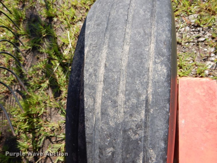 image for item DH6115 Kuhn SR600 Speedrake hay rake