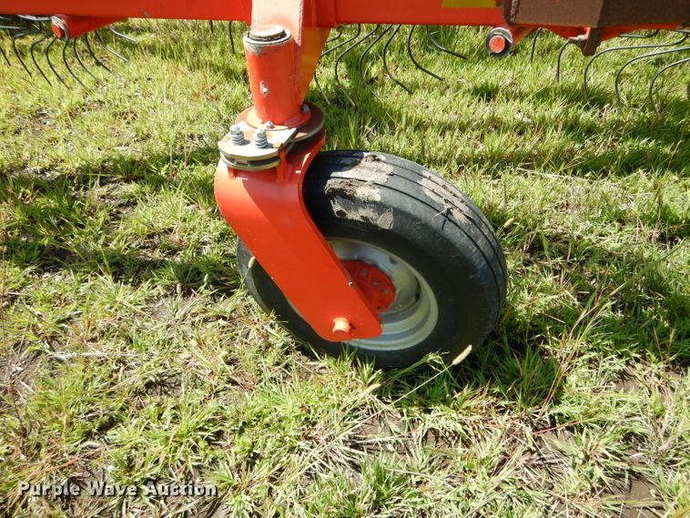 image for item DH6115 Kuhn SR600 Speedrake hay rake