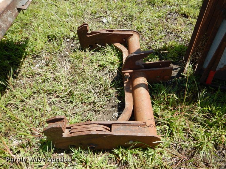 image for item DH6116 Livestock chute and quick hitch