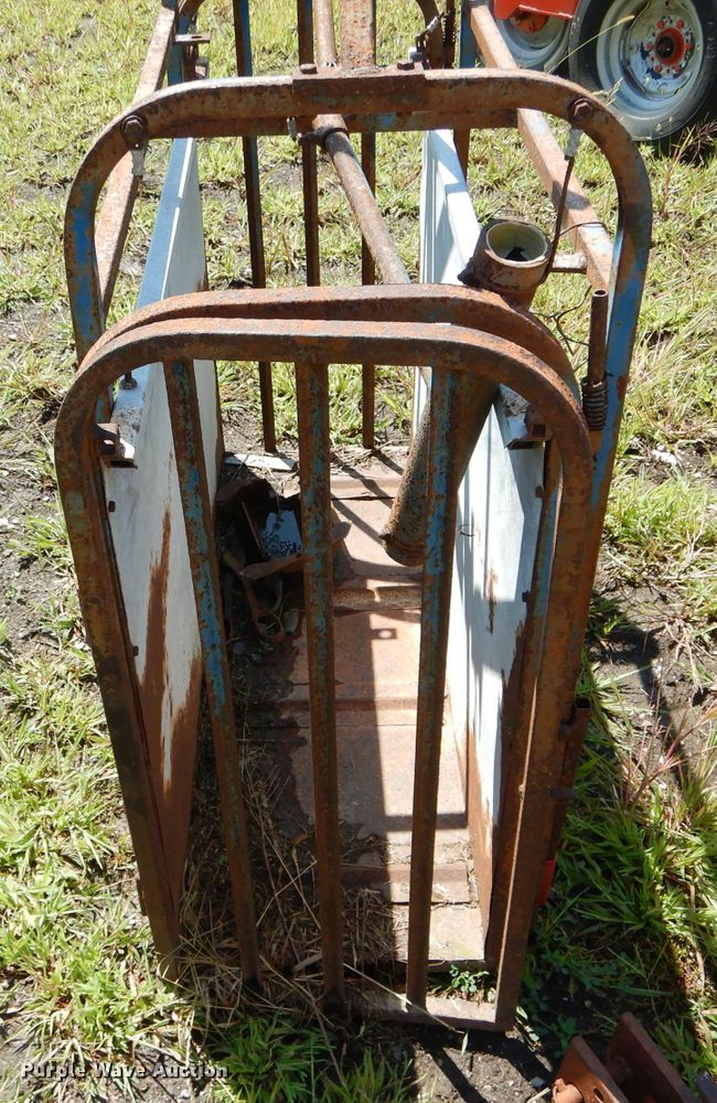 image for item DH6116 Livestock chute and quick hitch