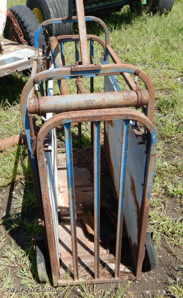 image for item DH6116 Livestock chute and quick hitch