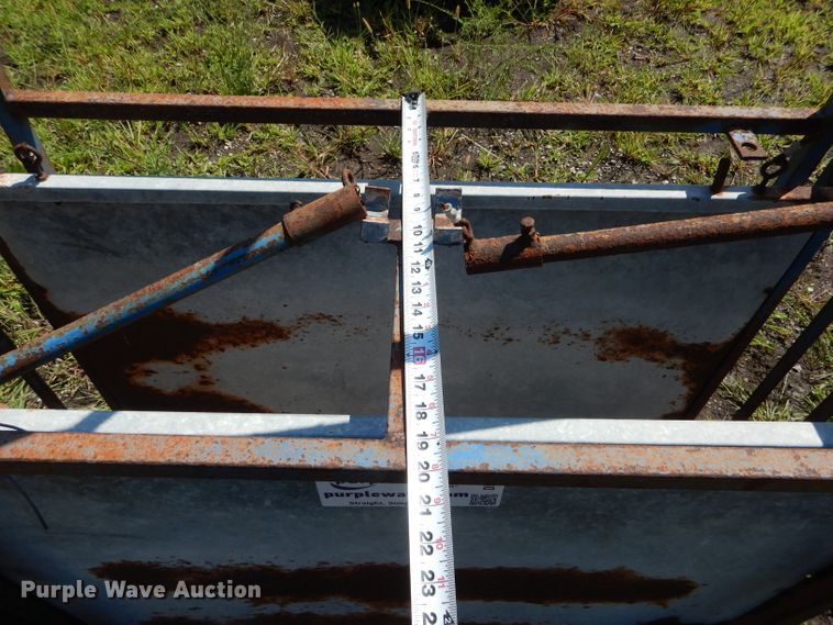 image for item DH6116 Livestock chute and quick hitch