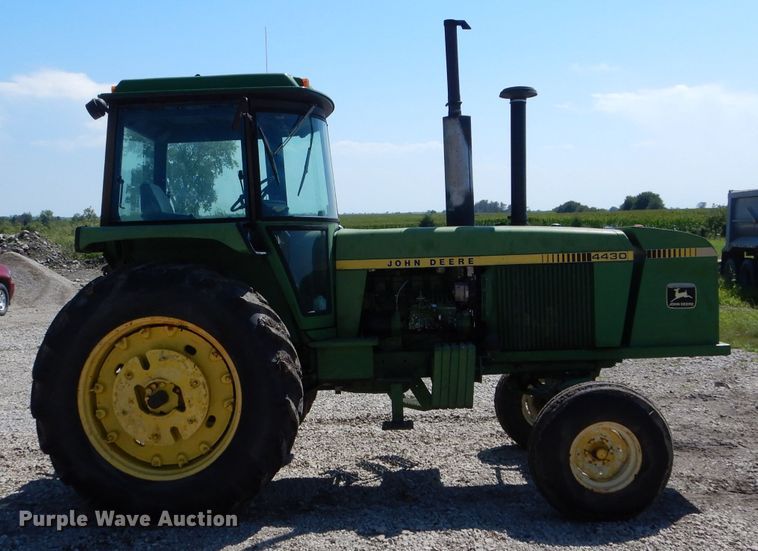 image for item DH6119 1977 John Deere 4430 tractor