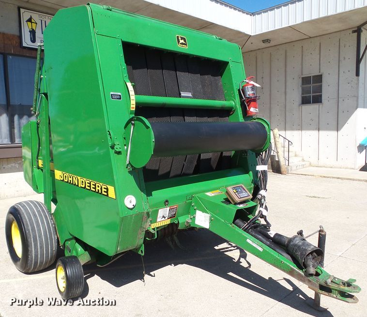 image for item EM9813 1997 John Deere 566 round baler