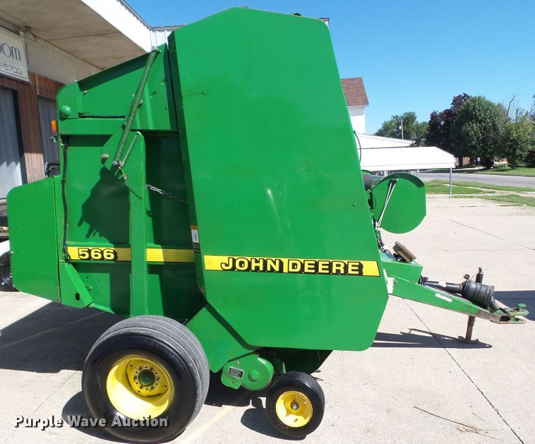 image for item EM9813 1997 John Deere 566 round baler
