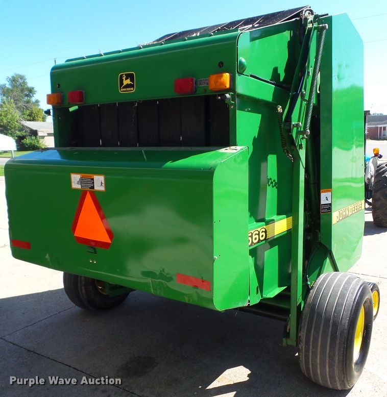 image for item EM9813 1997 John Deere 566 round baler