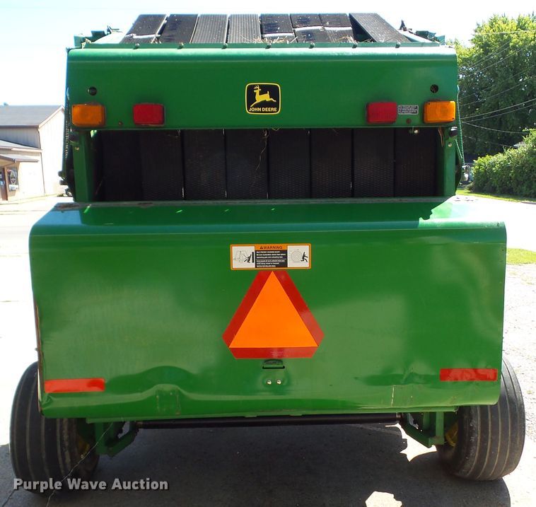 image for item EM9813 1997 John Deere 566 round baler