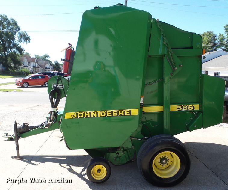 image for item EM9813 1997 John Deere 566 round baler