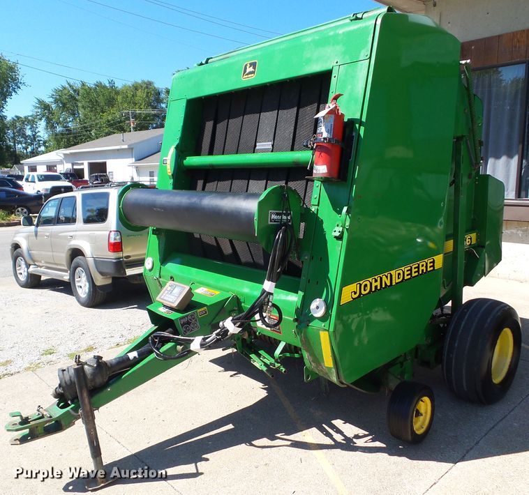 image for item EM9813 1997 John Deere 566 round baler