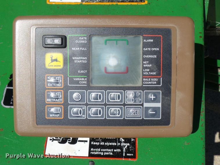 image for item EM9813 1997 John Deere 566 round baler