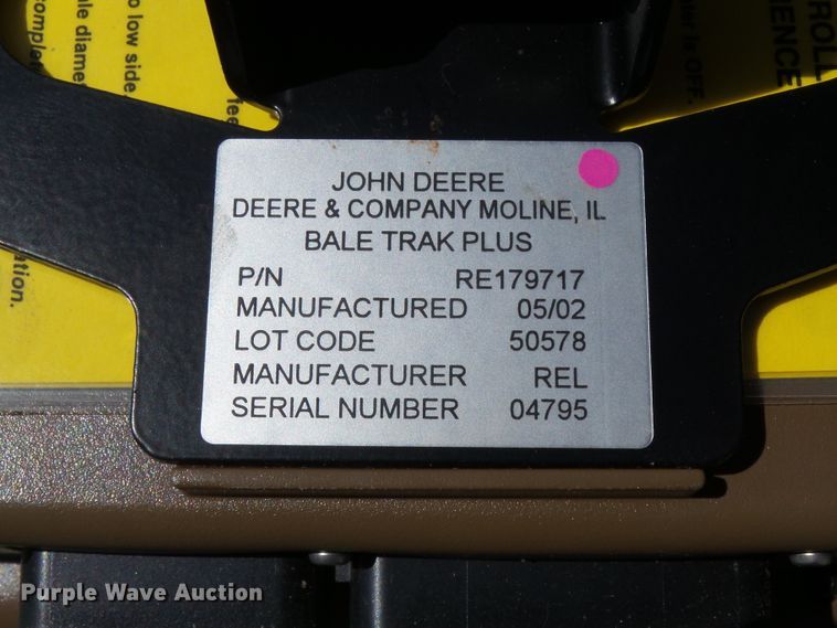 image for item EM9813 1997 John Deere 566 round baler