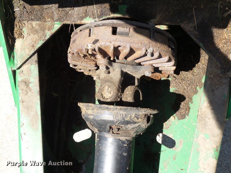 image for item EM9813 1997 John Deere 566 round baler