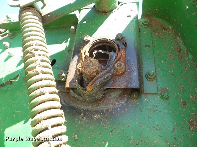 image for item EM9813 1997 John Deere 566 round baler