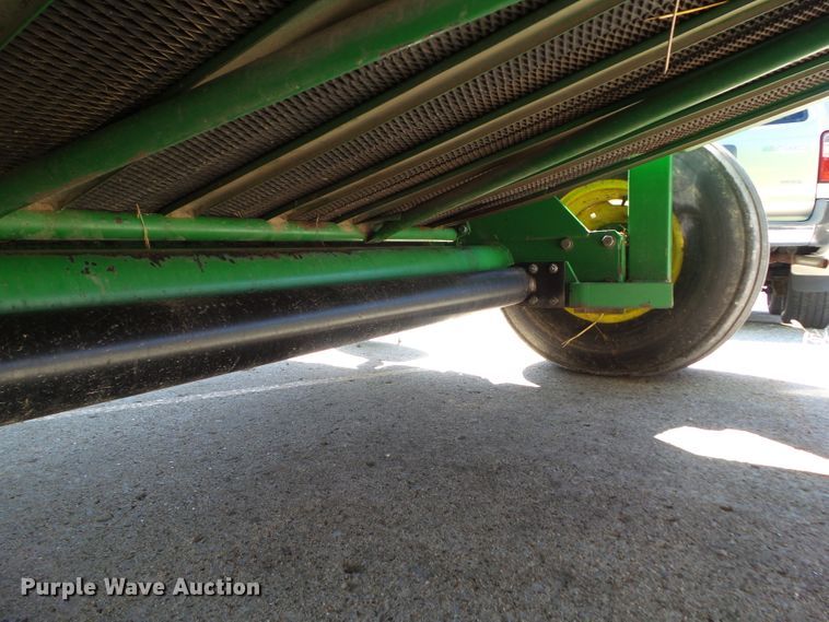 image for item EM9813 1997 John Deere 566 round baler