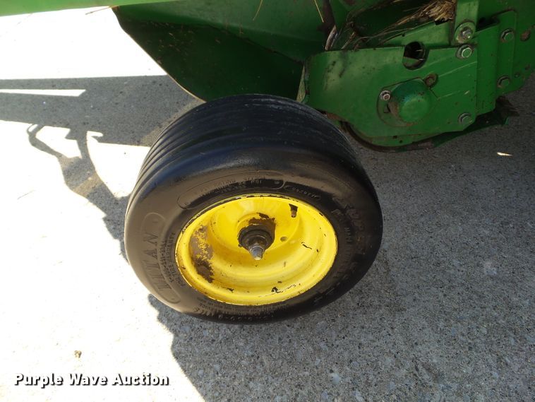 image for item EM9813 1997 John Deere 566 round baler