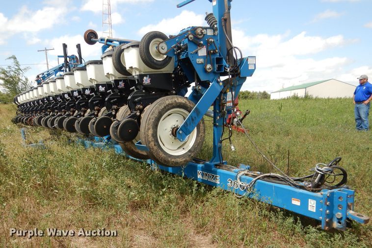 image for item FA9298 Kinze 3600 planter