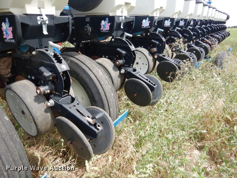 image for item FA9298 Kinze 3600 planter