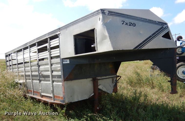 image for item FA9299 1983 Hillsboro livestock trailer