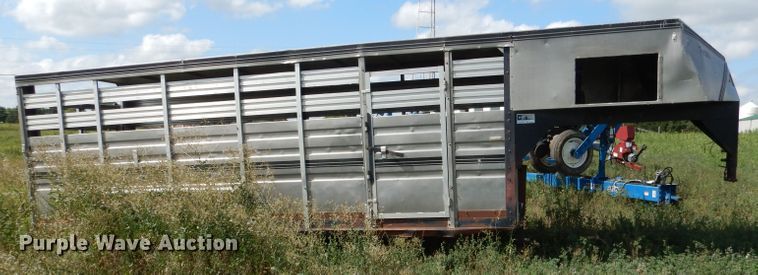 image for item FA9299 1983 Hillsboro livestock trailer