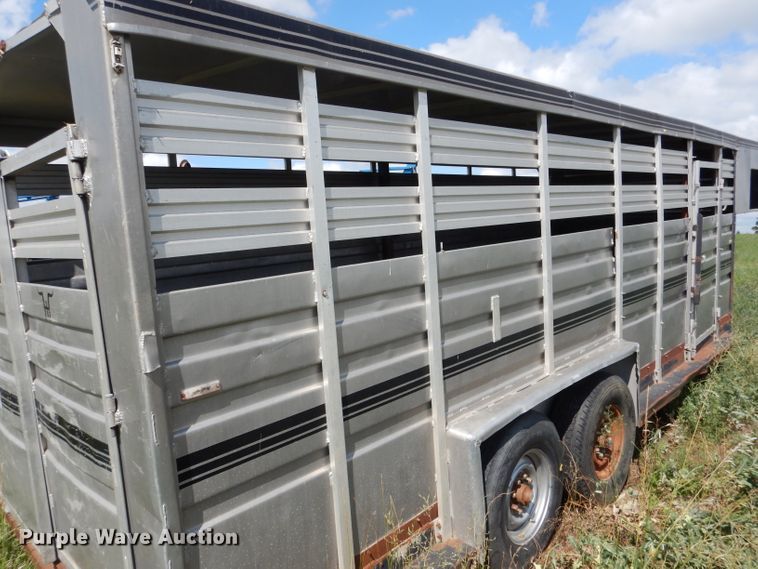 image for item FA9299 1983 Hillsboro livestock trailer
