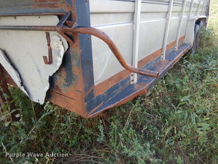 image for item FA9299 1983 Hillsboro livestock trailer