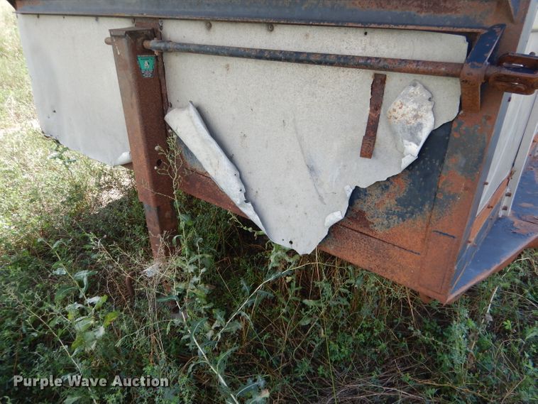 image for item FA9299 1983 Hillsboro livestock trailer