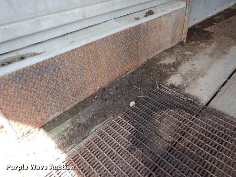 image for item FA9299 1983 Hillsboro livestock trailer