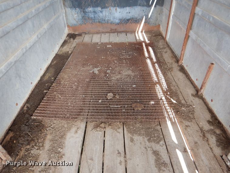 image for item FA9299 1983 Hillsboro livestock trailer