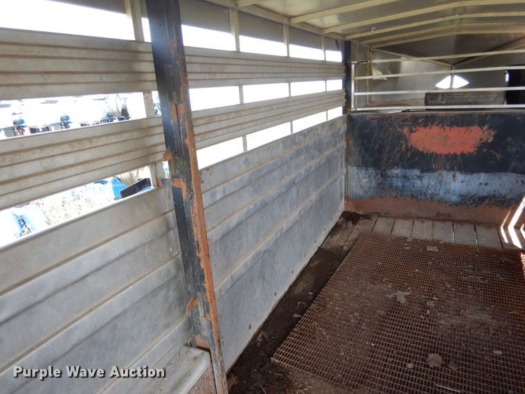 image for item FA9299 1983 Hillsboro livestock trailer