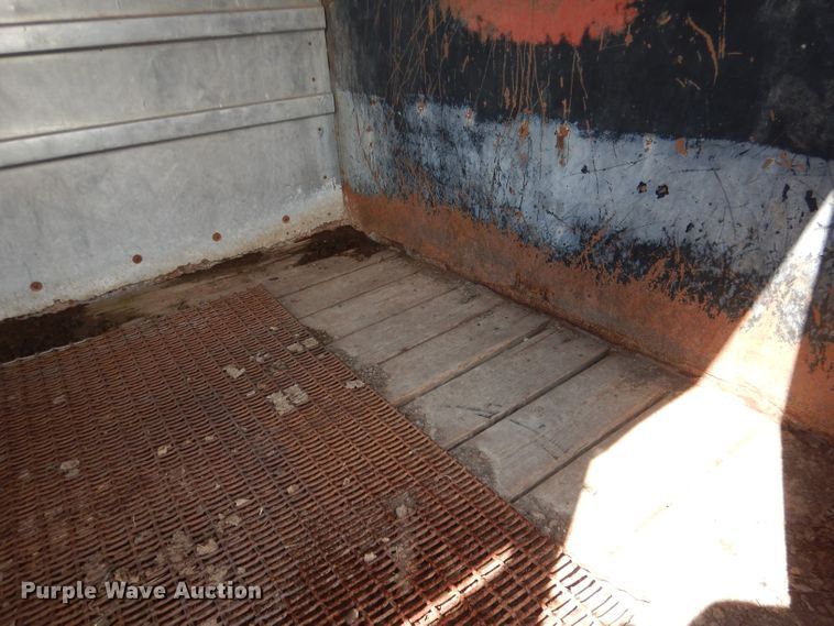 image for item FA9299 1983 Hillsboro livestock trailer