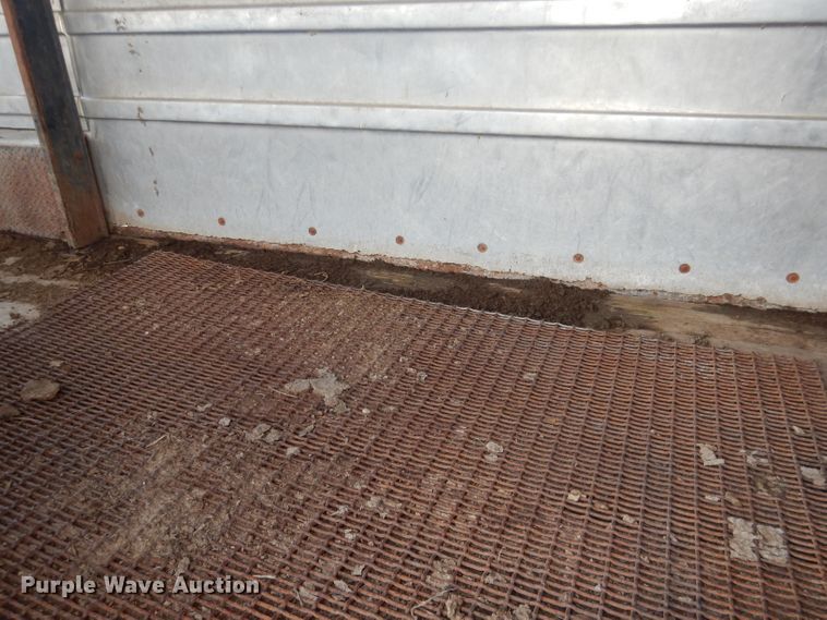 image for item FA9299 1983 Hillsboro livestock trailer