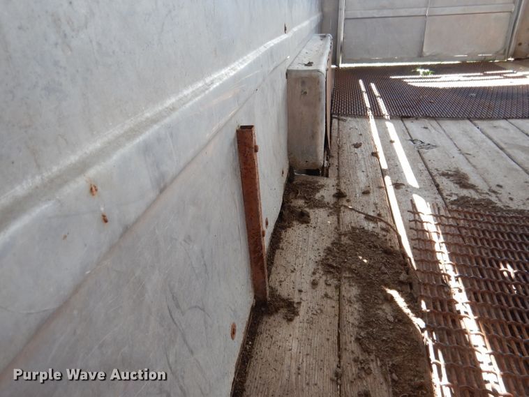 image for item FA9299 1983 Hillsboro livestock trailer