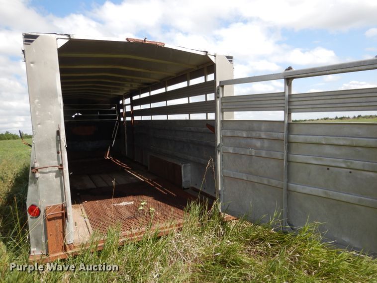 image for item FA9299 1983 Hillsboro livestock trailer
