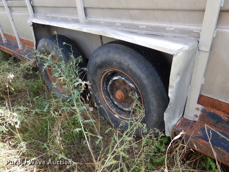 image for item FA9299 1983 Hillsboro livestock trailer