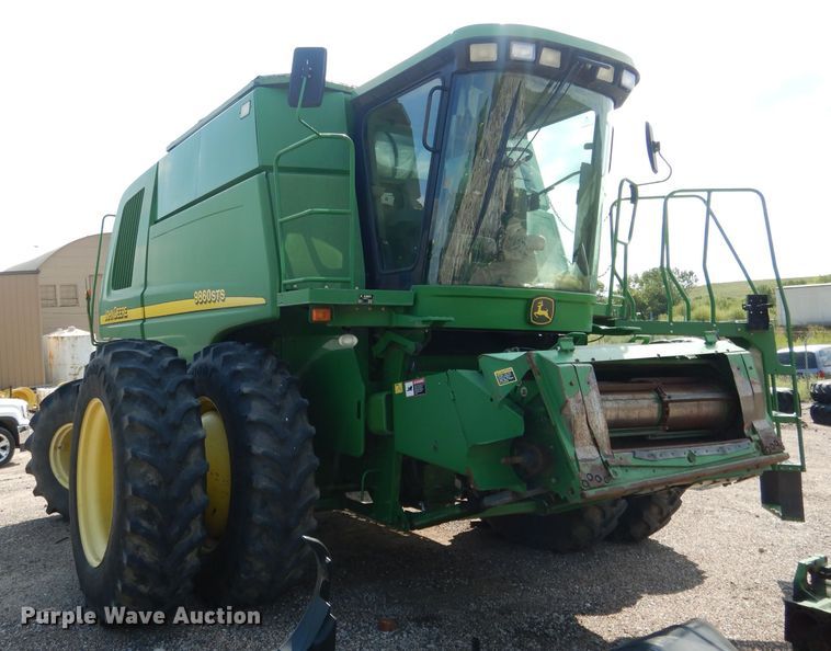 image for item FA9300 2005 John Deere 9860 STS combine