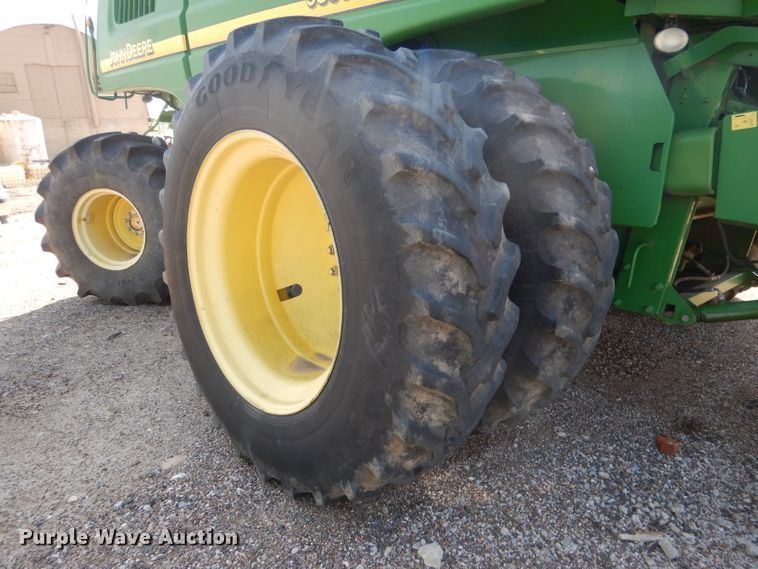 image for item FA9300 2005 John Deere 9860 STS combine