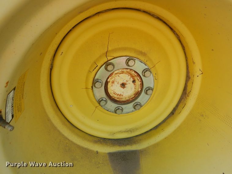 image for item FA9300 2005 John Deere 9860 STS combine