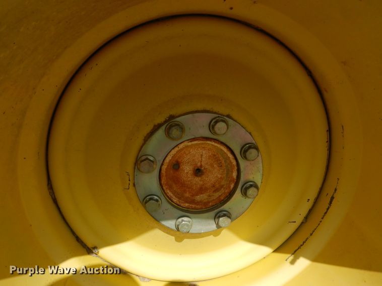 image for item FA9300 2005 John Deere 9860 STS combine