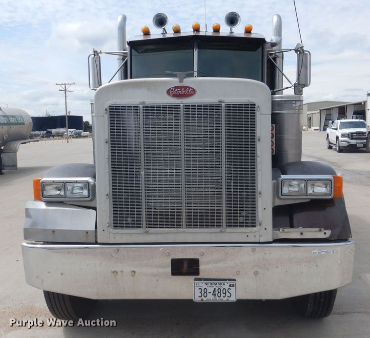 image for item FA9303 1989 Peterbilt 379 semi truck