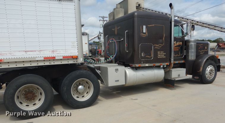 image for item FA9303 1989 Peterbilt 379 semi truck