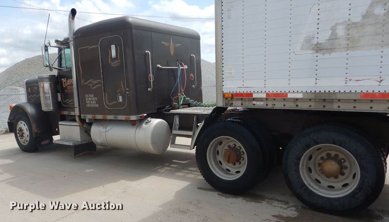 image for item FA9303 1989 Peterbilt 379 semi truck
