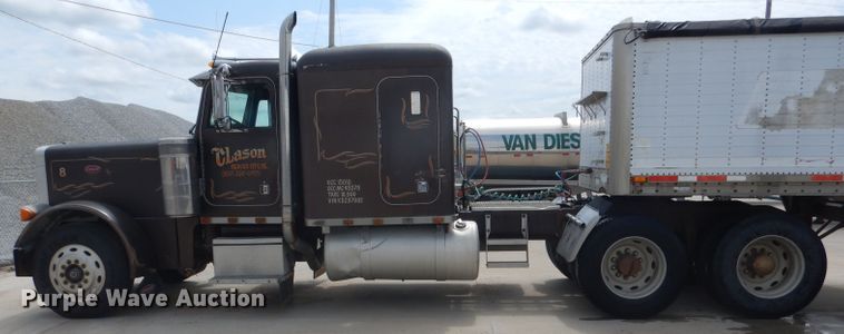 image for item FA9303 1989 Peterbilt 379 semi truck